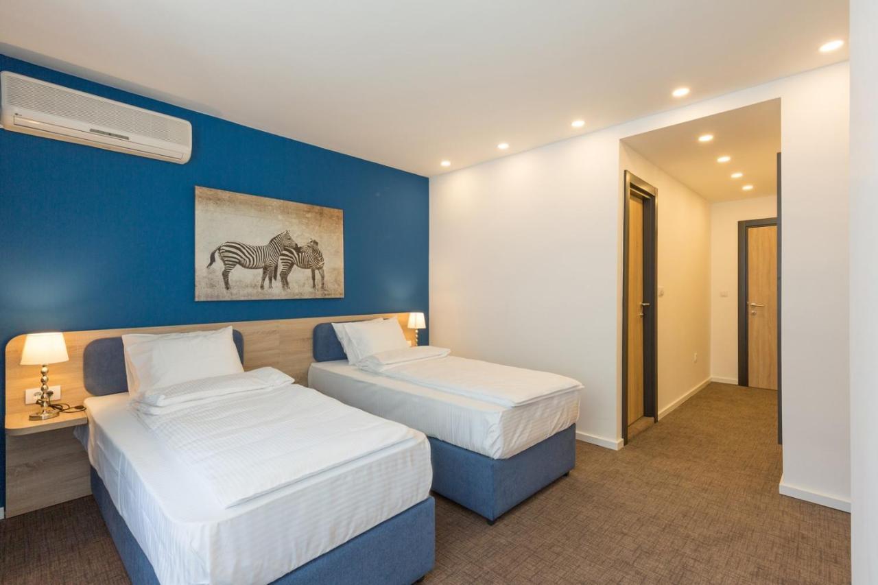Premium Crown Hotel