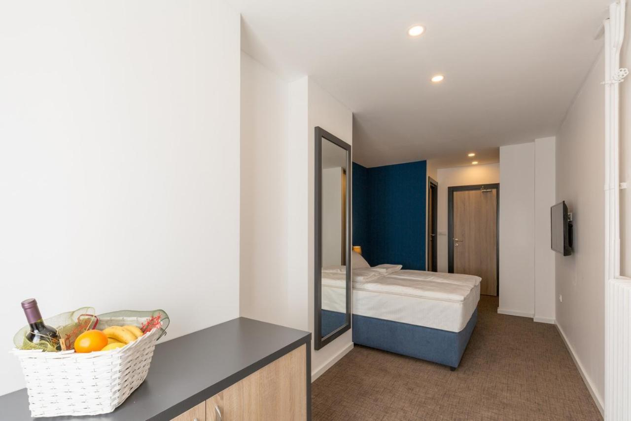 Premium Crown Hotel 4*