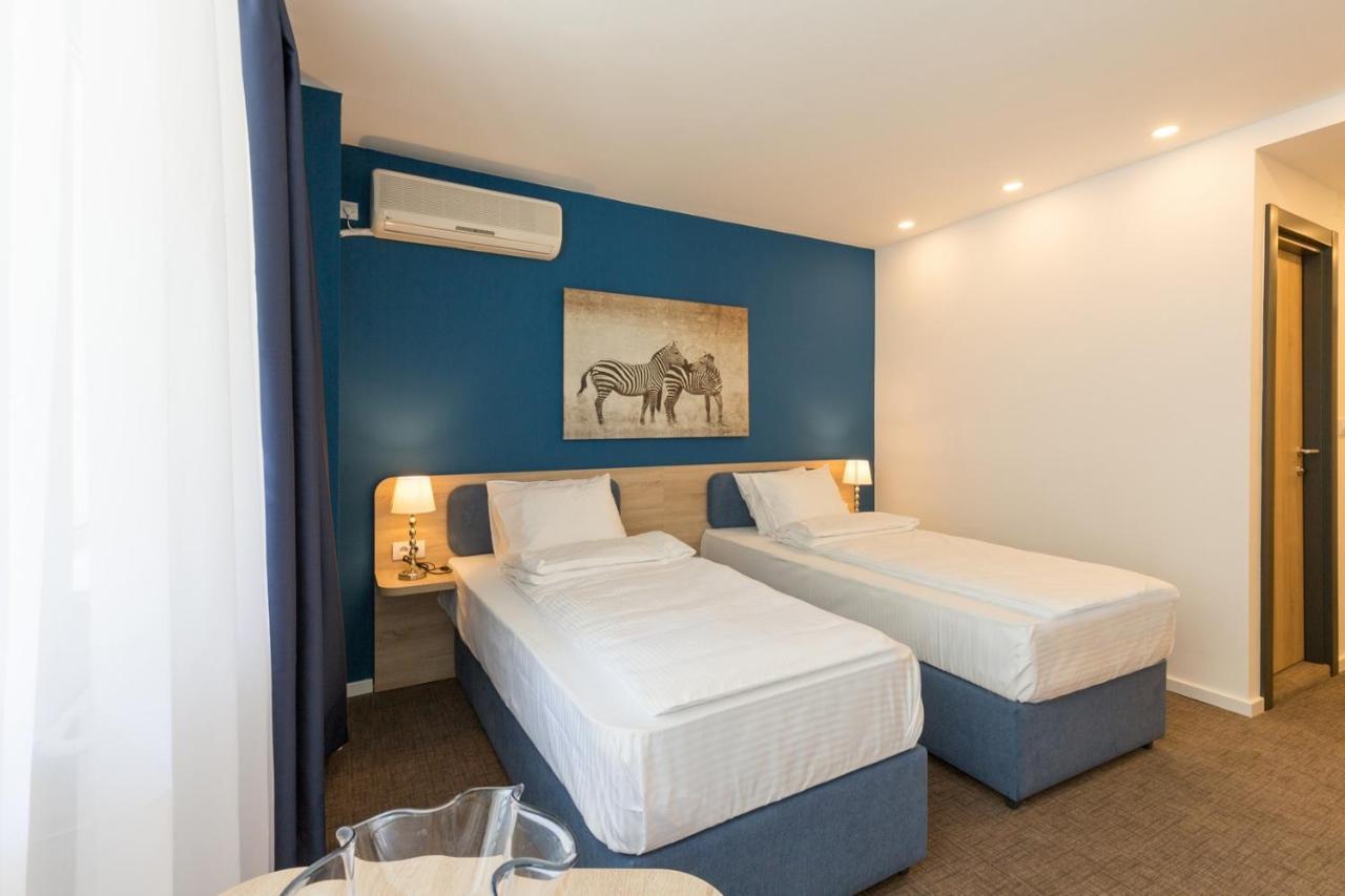 Premium Crown Hotel